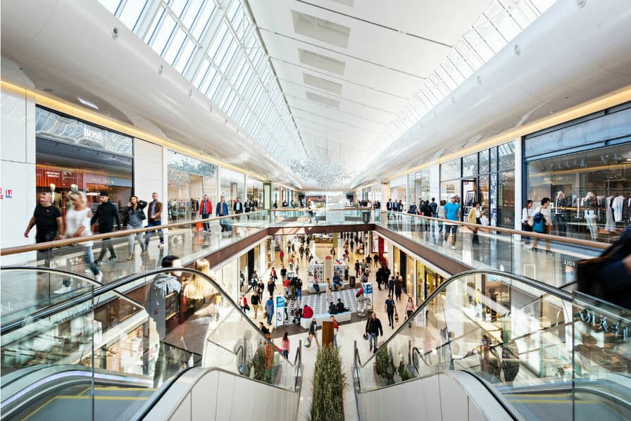 Louvre Museum using indoor positioning