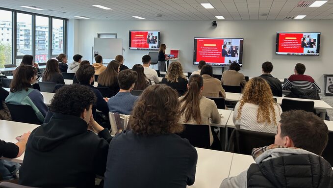 classroom using indoor location emlyon