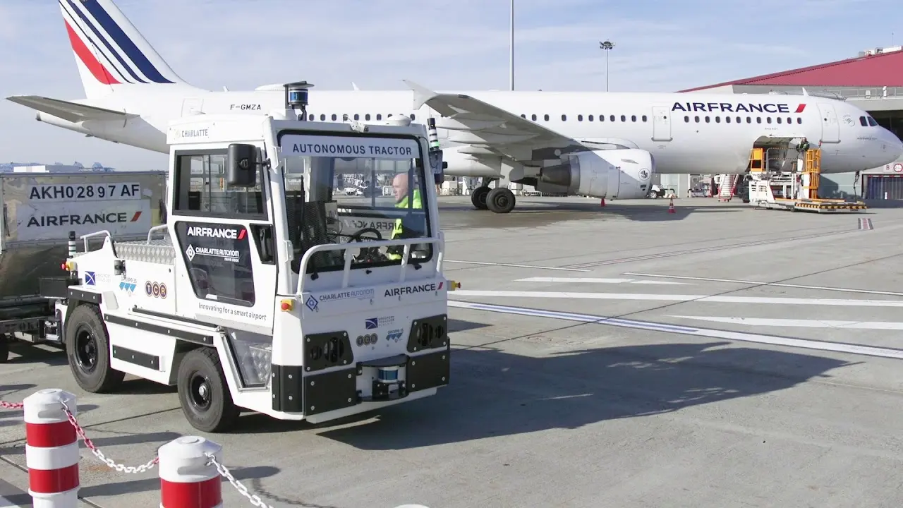 Airport apron ground handling at Paris CDG