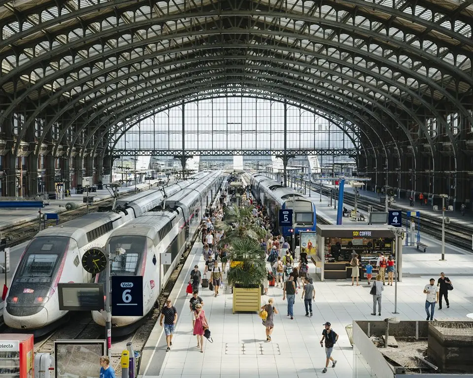 Pole Star mobile location interface in a rail environment