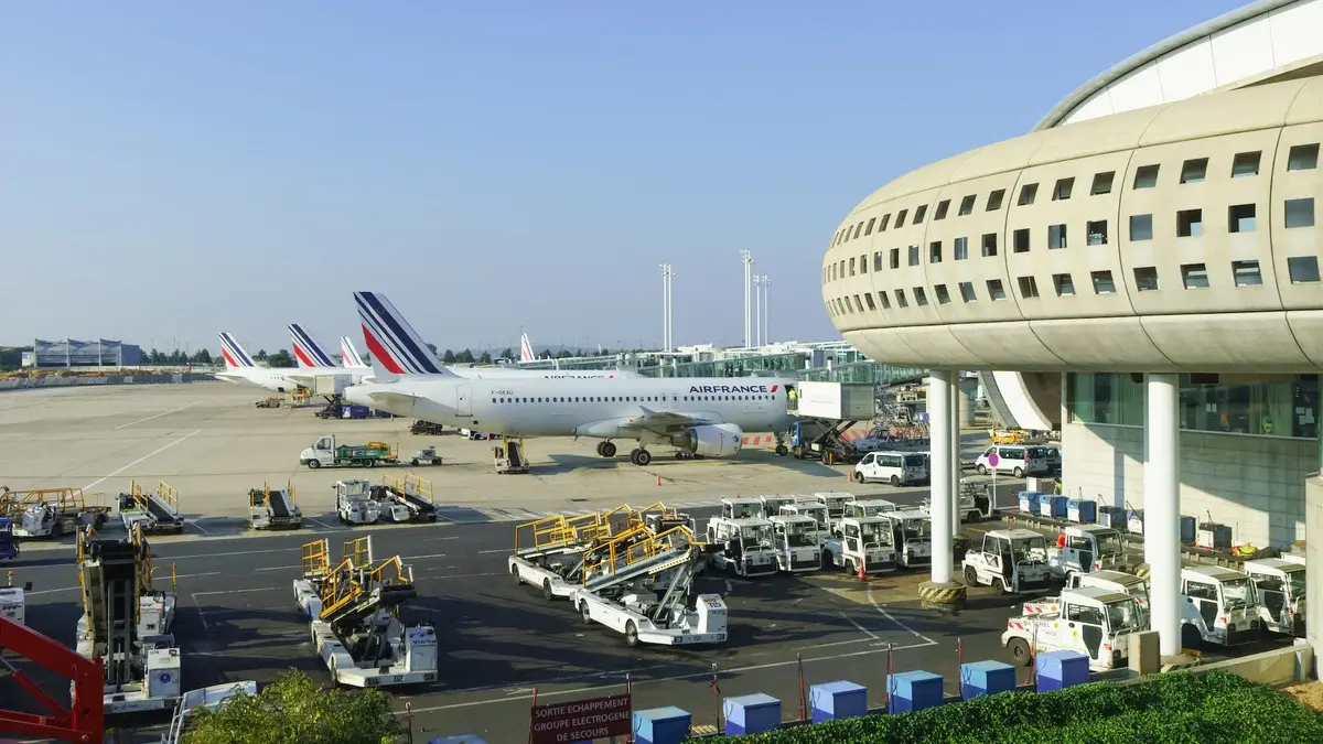 Apron at Paris Charles de Gaulle, ground handling operations